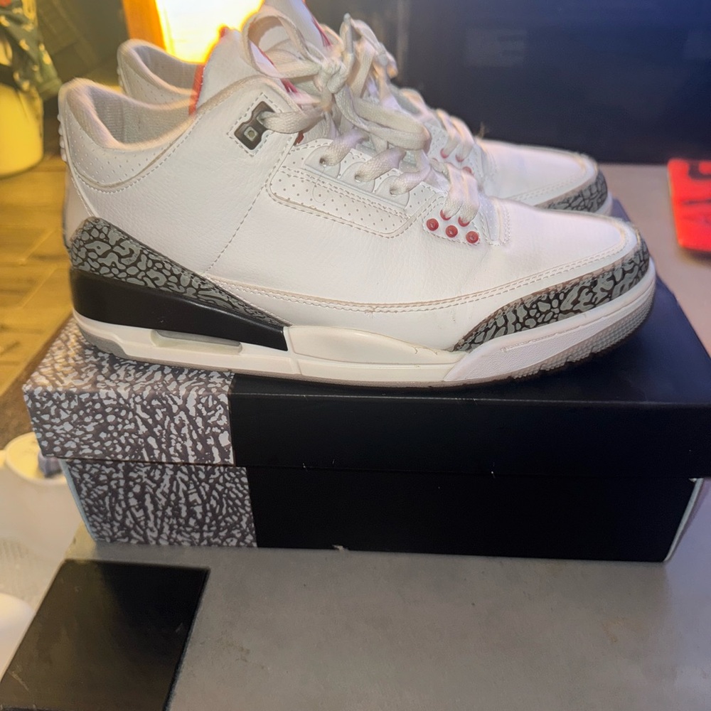 Mens Jordan retro 3 size 10.5